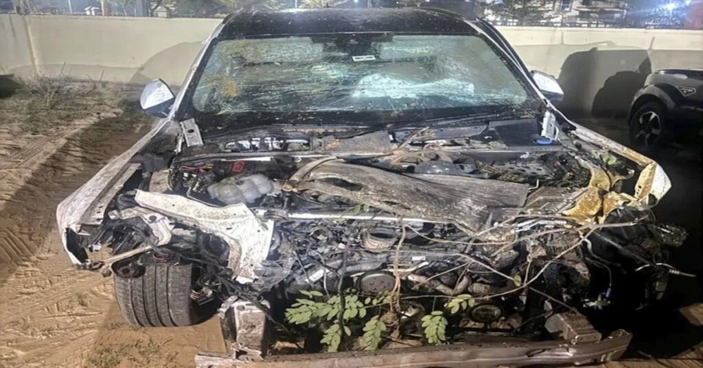 Speeding Audi crushes 16 people