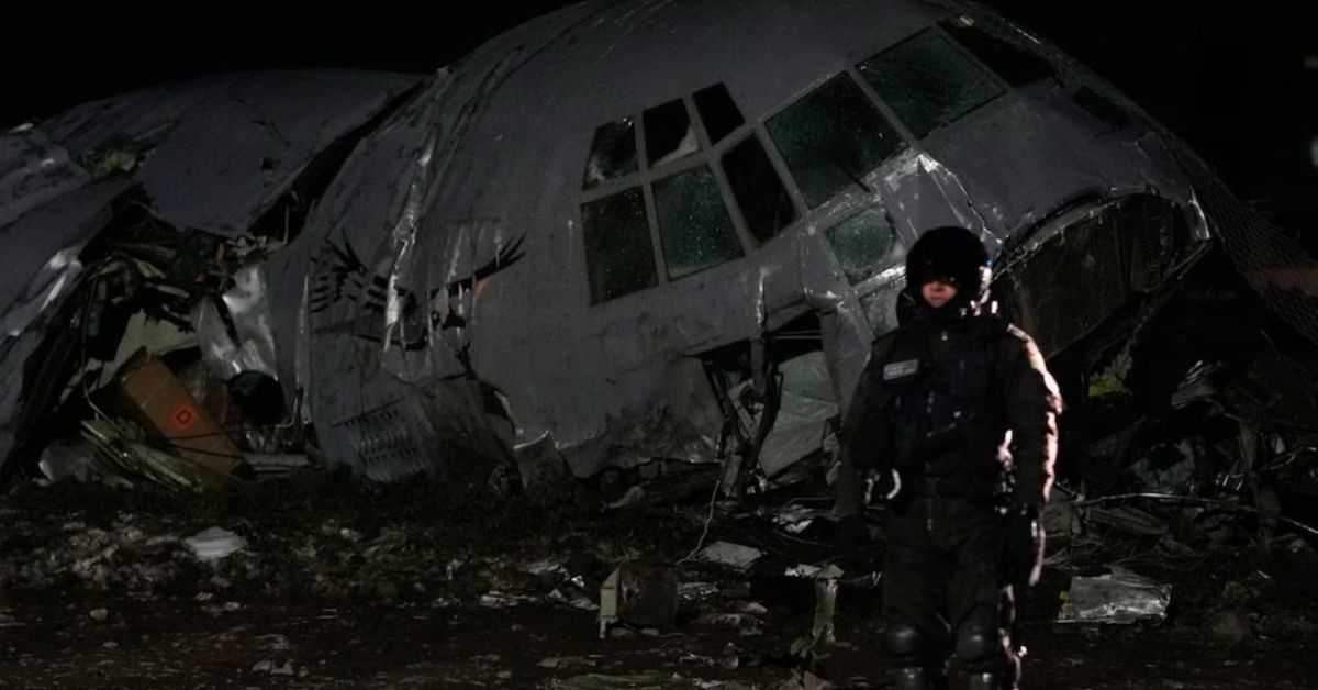 Bolivia Air Force Hercules aircraft crashes, 15 killed, plane was carrying cash