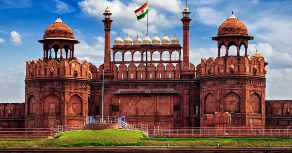 Bomb blast threat to Delhi Assembly and Red Fort