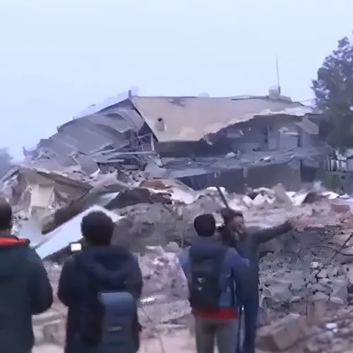 Stone pelting on MCD and police team