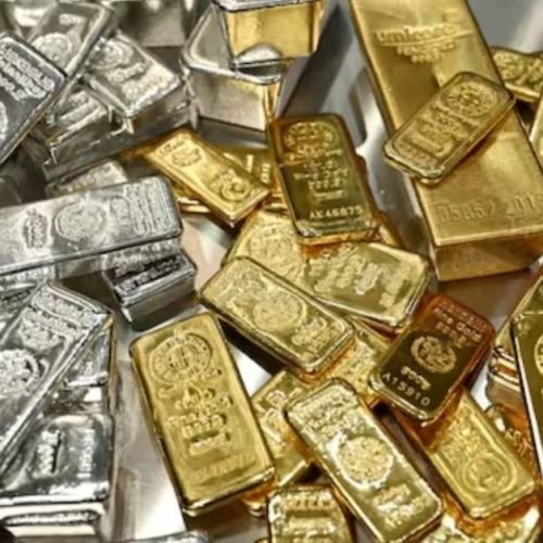 Gold and silver prices continued to fall on Tuesday.