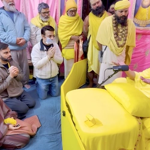 Virat Anushka at Saint Premananda ashram