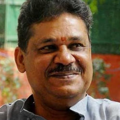 TMC MP Kirti Azad and E-Cigarette