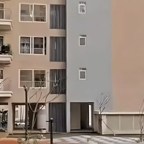 A father jumped from the 23rd floor, ,his innocent daughter in his lap, both died on the spot.