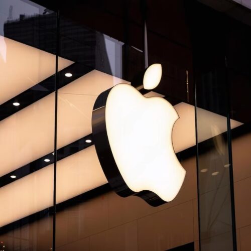 Apple's 50 Year Celebration: गैरेज से शुरू हुई कहानी जिसने पूरी दुनिया बदल दी