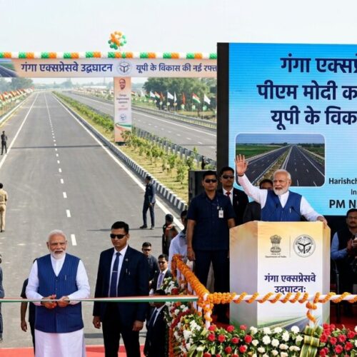 यह उत्तर प्रदेश का सबसे लंबा एक्सप्रेसवे है और देश के बड़े प्रोजेक्ट्स में शामिल है।